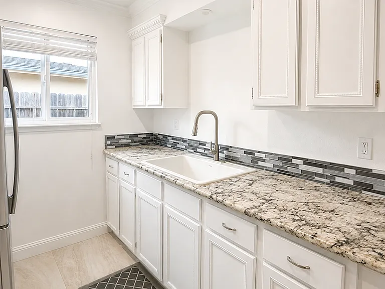 604 Ester Way #B — Photo 3
