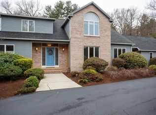 80 Stonehill Rd, East Longmeadow, MA 01028