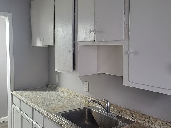 3rd image of 4090 Moore St