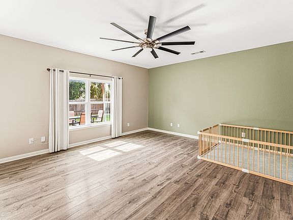 4th image of 302 Thin Leaf Dr