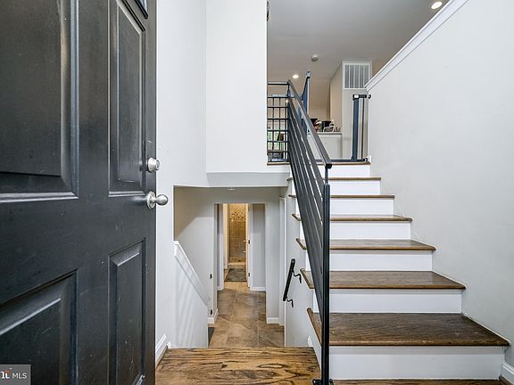 3rd image of 13822 Arctic Ave