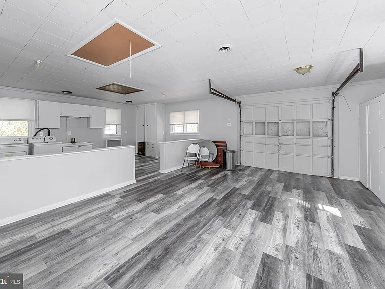 1100 Woodlawn Ave — Photo 7