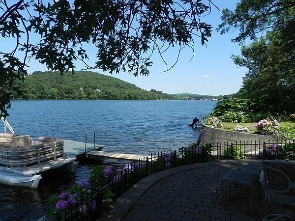 2nd image of 31 5th Avenue Row