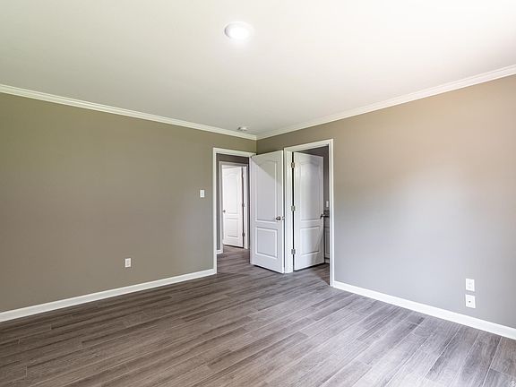 3rd image of 812 W 23rd St