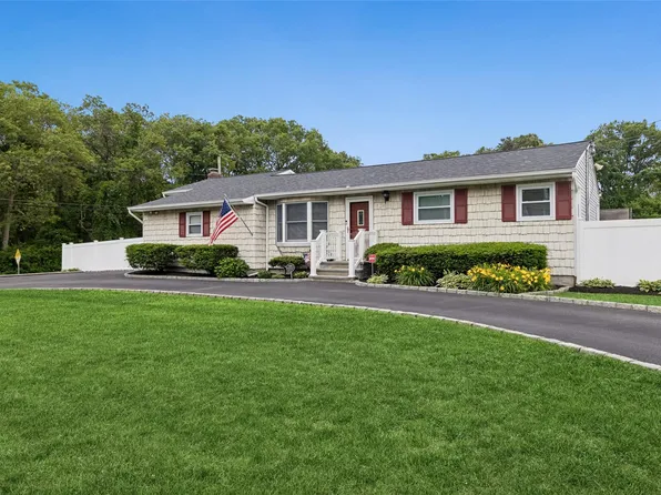 2 Rockaway Street, Holtsville, NY 11742
