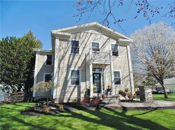 216 N 5th St, Waterville, OH 43566