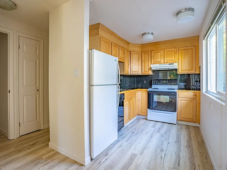 4456 Whitman Ave N — Photo 16