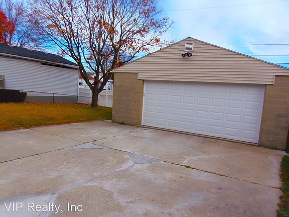 3rd image of 1062 Holly Hill Dr