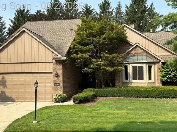 16795 Country Knoll Dr, Northville, MI 48168