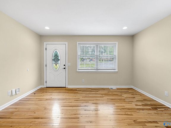 4th image of 1072 Hulaco Rd