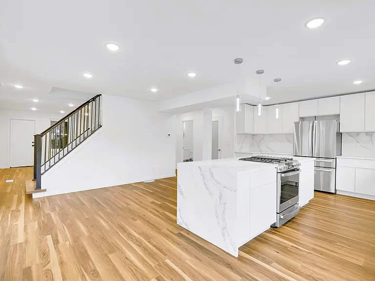 325 14th Ave — Photo 9