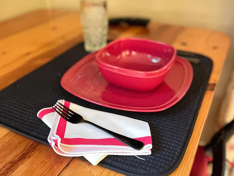 Kitchen supplies include tableware and cloth napkins.