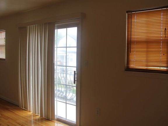 5th image of 129 Seymour Ave