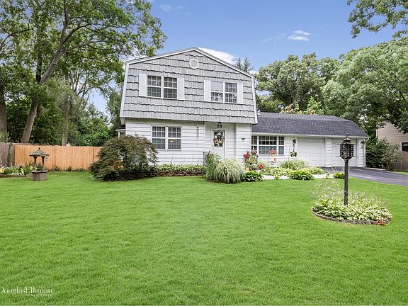 2nd image of 28 Orchid Dr