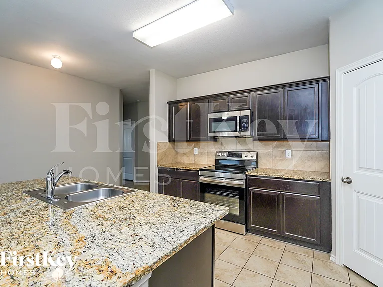 303 Preakness Ln — Photo 8