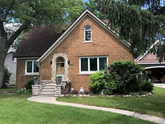 3rd image of 3761 Chapin Dr