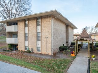 5260 Crossbow Cir UNIT 18C, Roanoke, VA 24018