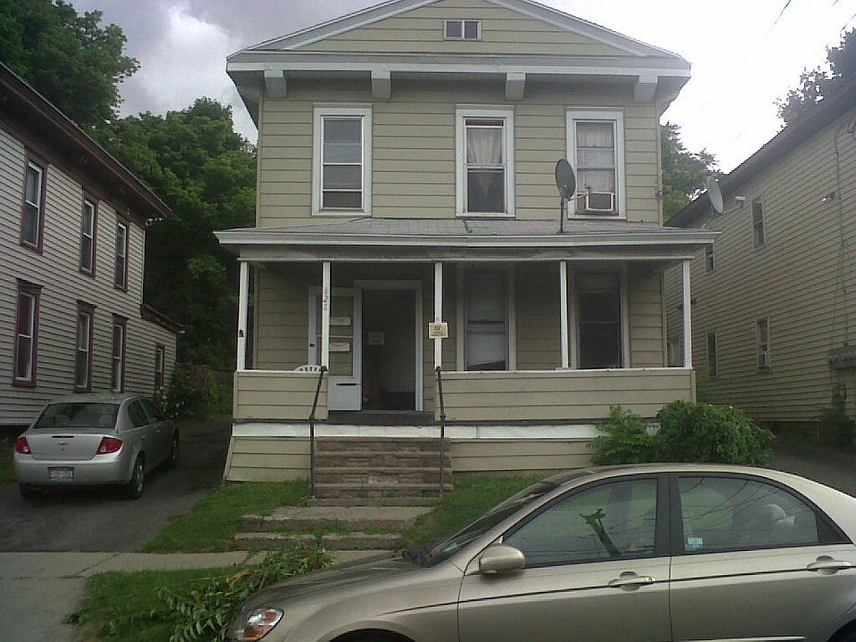 1st image of 828 Oak St #1