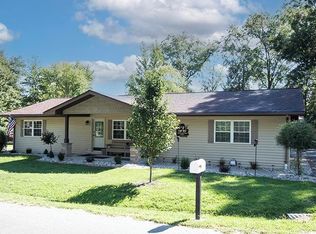 19770 Oak Dr, Carlyle, IL 62231