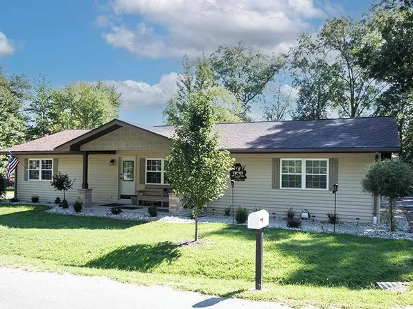 19770 Oak Dr, Carlyle, IL 62231