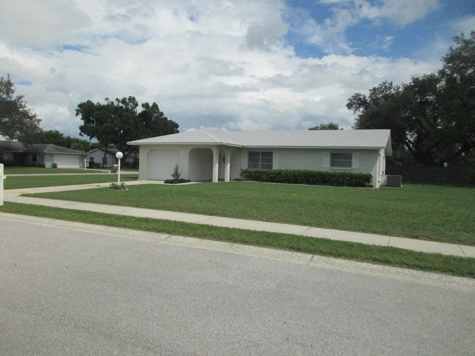 2888 Indianwood Dr — Photo 2