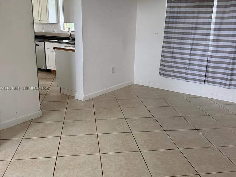 3581 NE 11th Dr — Photo 3