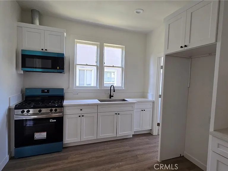975 N Park Cir #A — Photo 5
