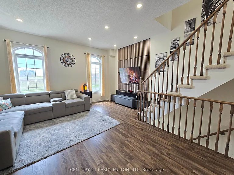 1389 Salem Rd N — Photo 2