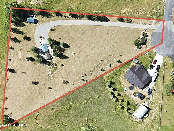 2nd image of 112 Pony Cres