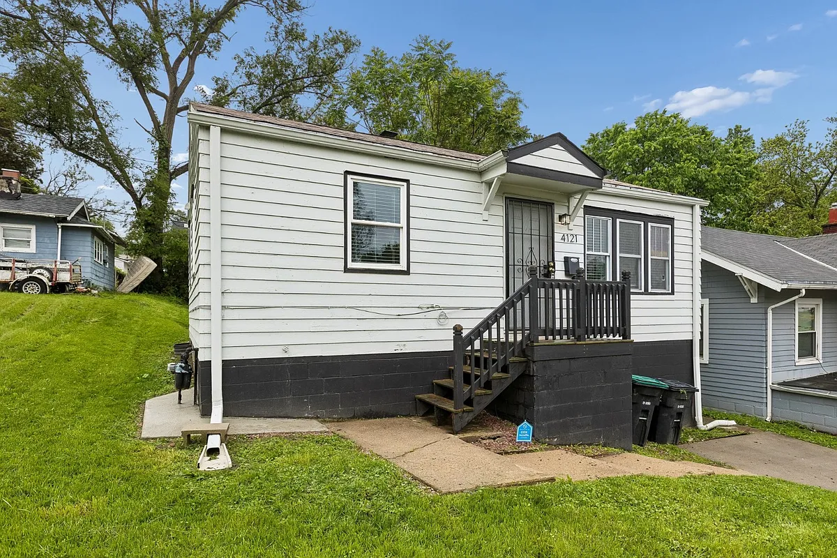 Unit Photo - 4121 Spencer St