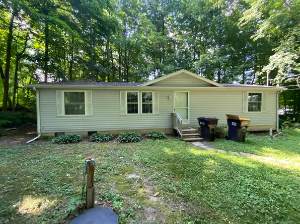 214 Locust Ct, Jonesville, MI 49250