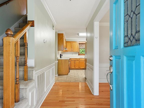 3rd image of 611 Timms Rd