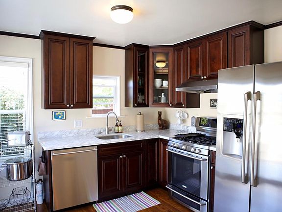 4th image of 209 Santa Clara St