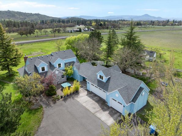 1001 Juliet St, White City, OR 97503
