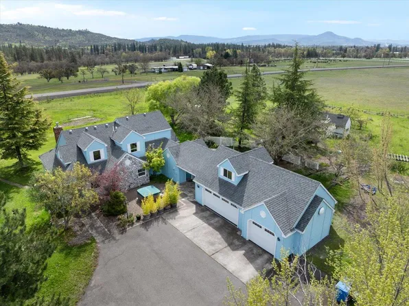 1001 Juliet St, White City, OR 97503