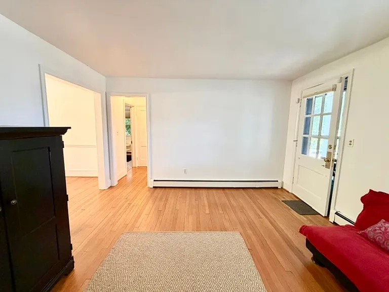 811 Forest Glen Rd — Photo 8