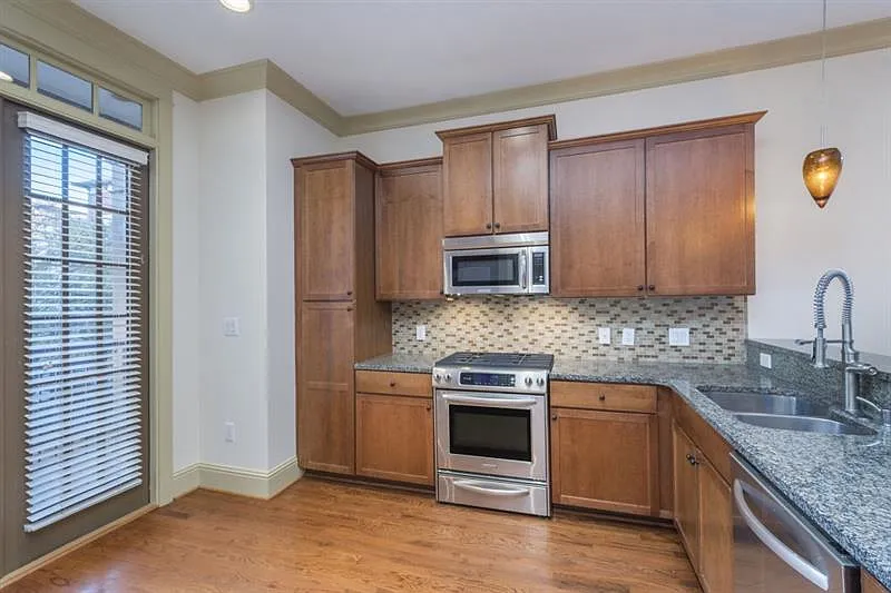 3 bed, 3.5 bath, 1943 sqft, $3,850 — Photo 4