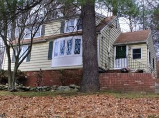 7 W Cherry Tree Ln, Sparta, NJ 07871
