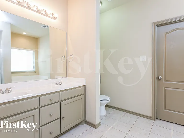 1740 Colorado Dr — Photo 14
