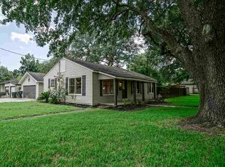 5798 32nd St, Groves, TX 77619