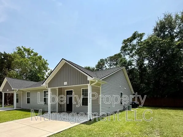 534 E 6th Ave, Raeford, NC 28376