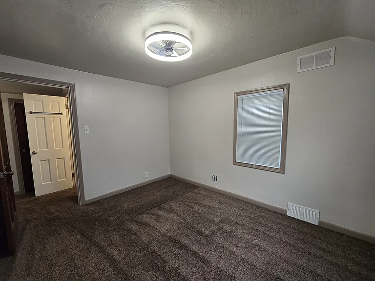 Second bedroom / study.