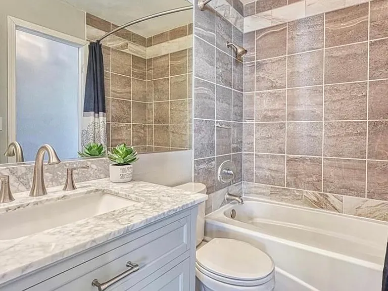 6214 Chantilly Pl — Photo 3