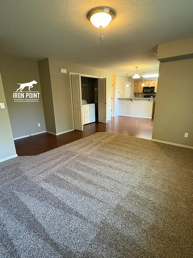 AV16536 — Photo 3