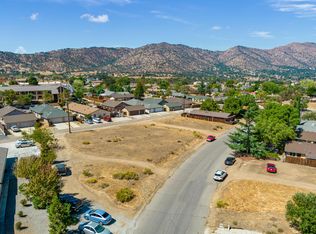 21131 Santa Barbara Dr, Tehachapi, CA 93561