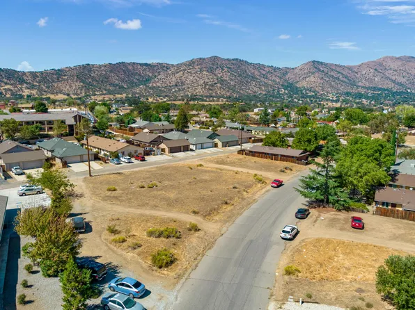 21131 Santa Barbara Dr, Tehachapi, CA 93561