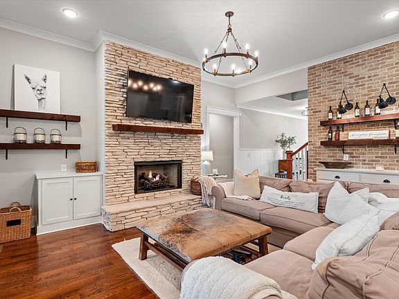 3rd image of 611 Stone Mill Cir