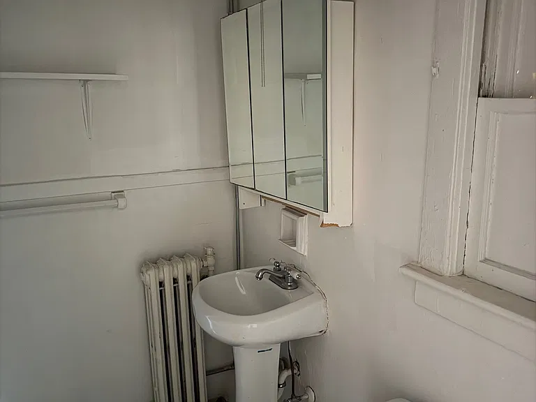 327 Main St — Photo 11