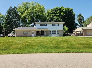 882 Lynndale Dr, Rochester Hills, MI 48309