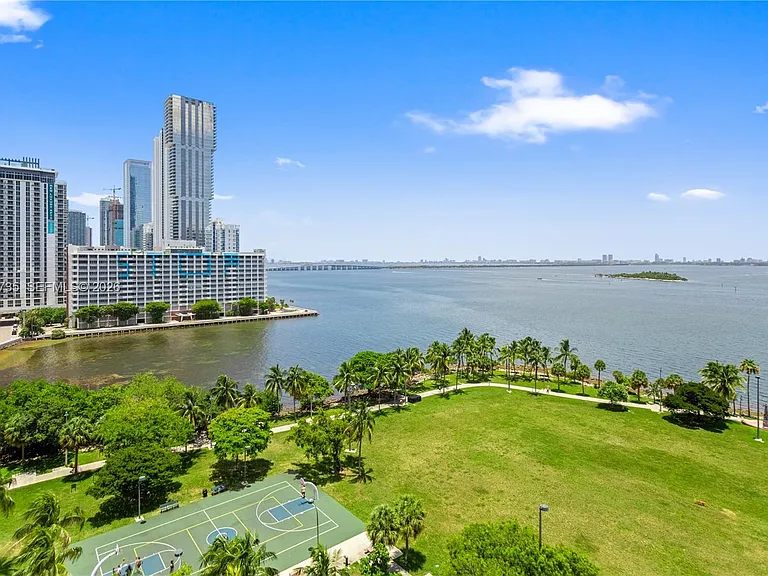 1900 N Bayshore Dr #715 — Photo 51